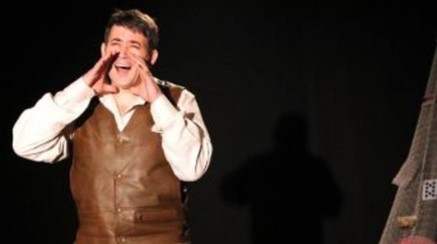 Edt, Duvarların &Ouml;tesiyle Buluştu