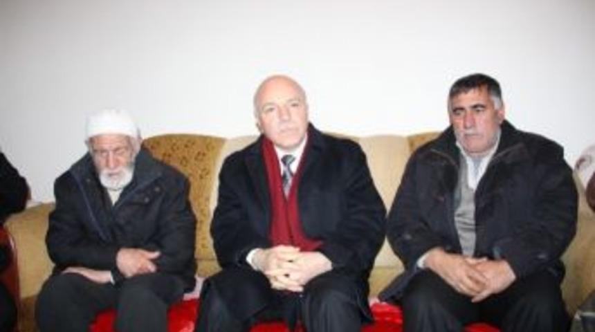 Sekmen, Şehit Ailesine Başsağlığı Ziyaretinde Bulundu