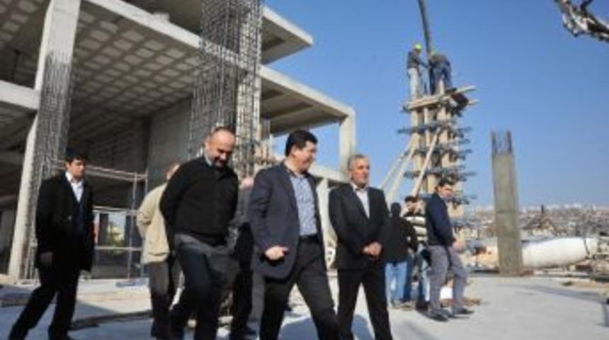 T&uuml;t&uuml;nc&uuml;, Mimar Sinan Kongre Ve Sergi Merkezi&rsquo;nde İncelemelerde Bulundu