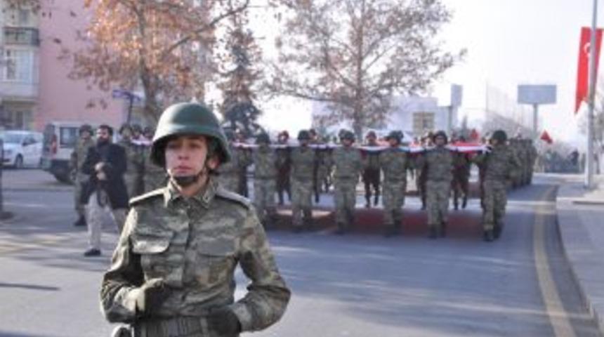 Askeri &Ouml;ğrenciler Atat&uuml;rk&rsquo;&uuml; Anmak I&ccedil;in Koştu