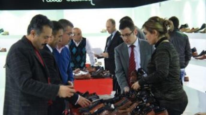 Ayakkabı'da 2014 Yaz Modası Vitrinlerden &Ouml;nce İzmir Fuarı&rsquo;nda