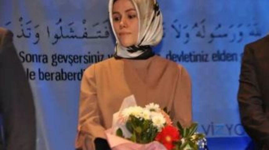 Esra Albayrak: "hedefiniz Hi&ccedil;bir Cemaatin Taassubu İ&ccedil;erisinde Değil, Sadece &Uuml;mmetin Geleceği İ&ccedil;in M&uuml;cadele Etmek Olmalı&rdquo;