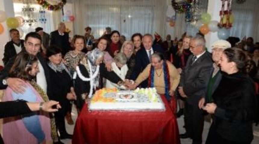 Muratpaşa&rsquo;da Yaşlılara &Ouml;zel Yeni Yıl Kutlaması