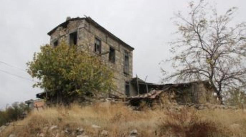 Sahip &Ccedil;ıkılmayan Tarihi Şevki Bey Konağı Harabeye D&ouml;nd&uuml;