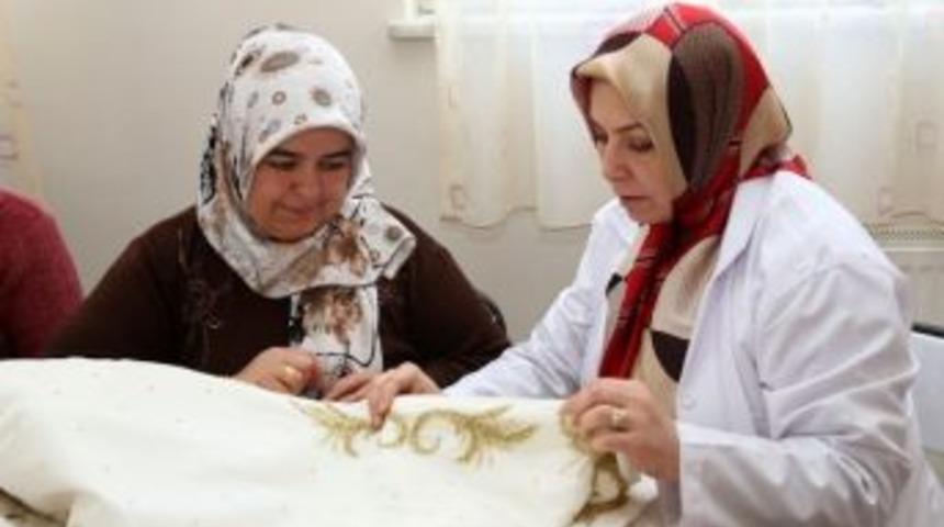 Şehitkamil&rsquo;de Kursiyerler Hem &Ouml;ğreniyor Hem Kazanıyor