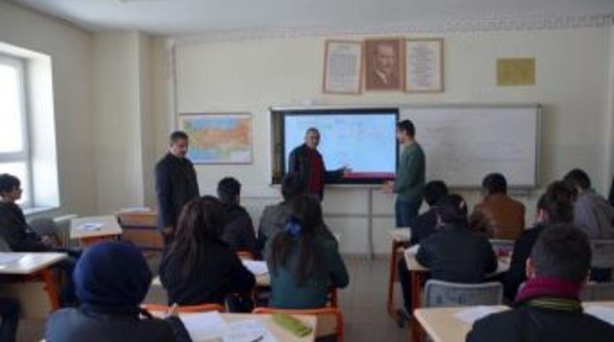 Kaymakamlıktan &Ouml;ğrencilere Kitap Desteği