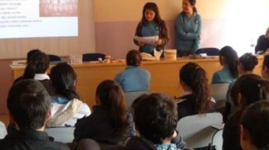 &Ouml;ğrenciler Diş Sağlığı Eğitimi Verdi