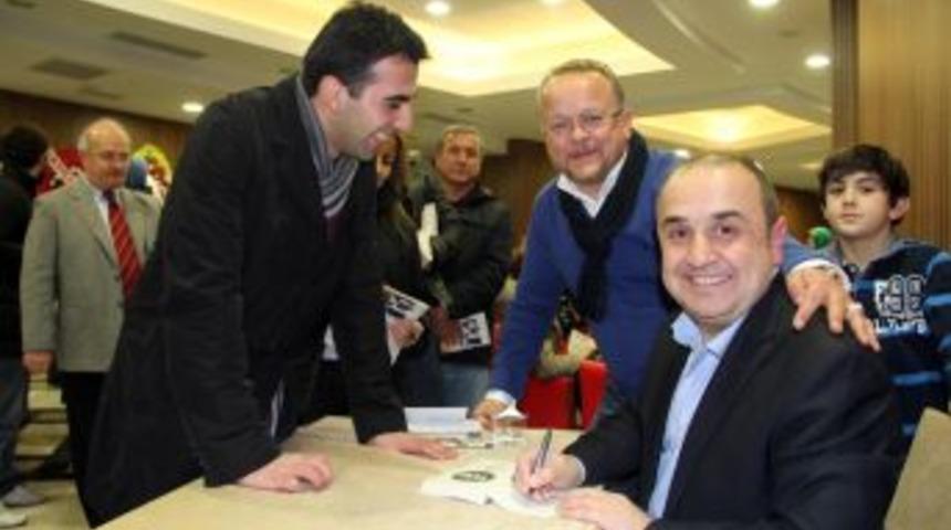 &Ouml;zk&ouml;roğlu Hem G&uuml;ld&uuml;rd&uuml; Hem Duygulandırdı