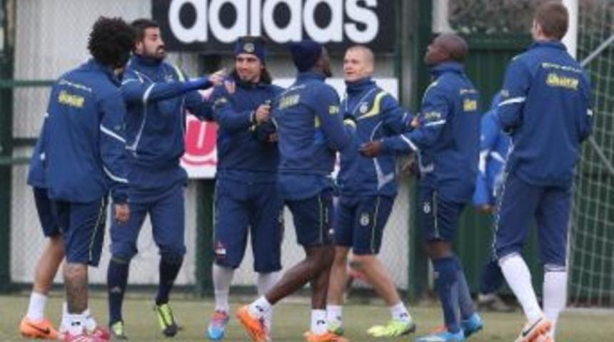 Fenerbah&ccedil;e, Kayserispor Ma&ccedil;ı Hazırlıklarını S&uuml;rd&uuml;r&uuml;yor