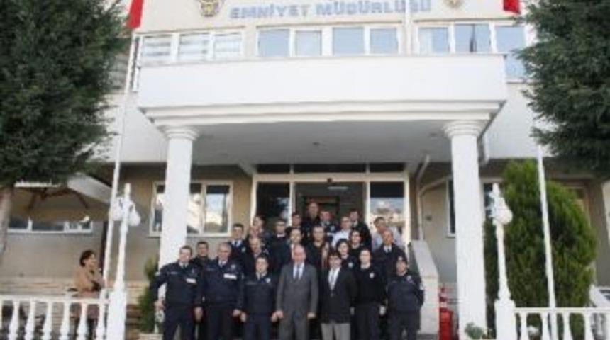 Sel&ccedil;uk'ta Giden M&uuml;d&uuml;re Alkışlı Uğurlama