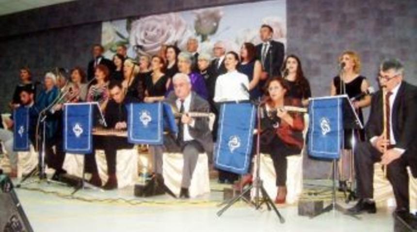 Burhaniye&rsquo;de Yılın Son Konseri Coşturdu