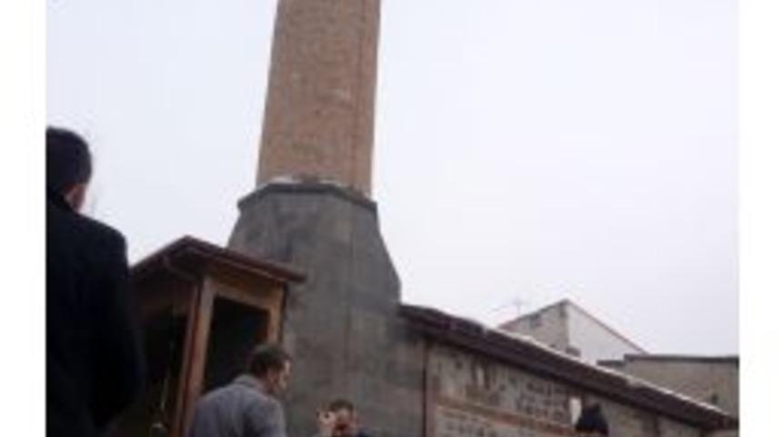 Restorasyonu Tamamlanan Kasımpaşa Camii Ibadete A&ccedil;ıldı