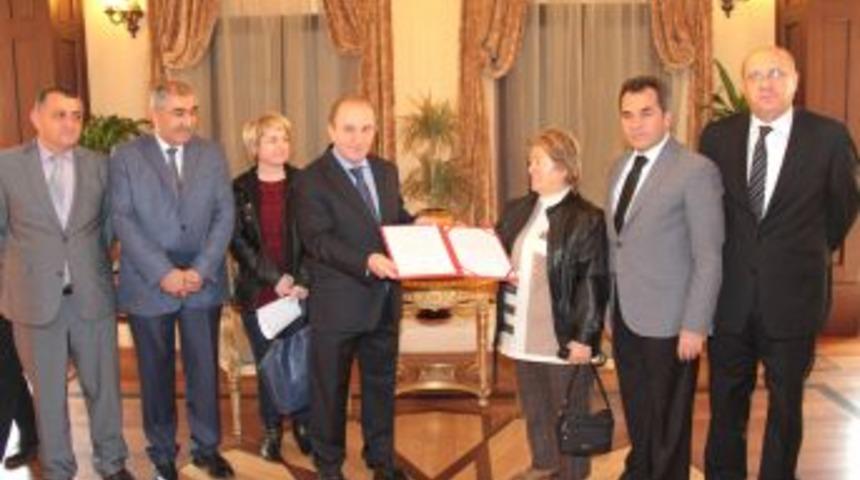 Almanya'da &Ccedil;alışıp Biriktirdiği Parayla Antalya'da Anaokulu Yaptırıyor