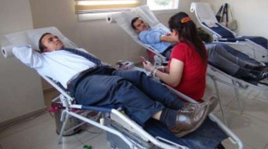 Dershane &Ouml;ğrencileri Kan Verdi