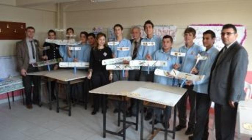 Sessiz &Ouml;ğrencilerden Model U&ccedil;ak Sergisi