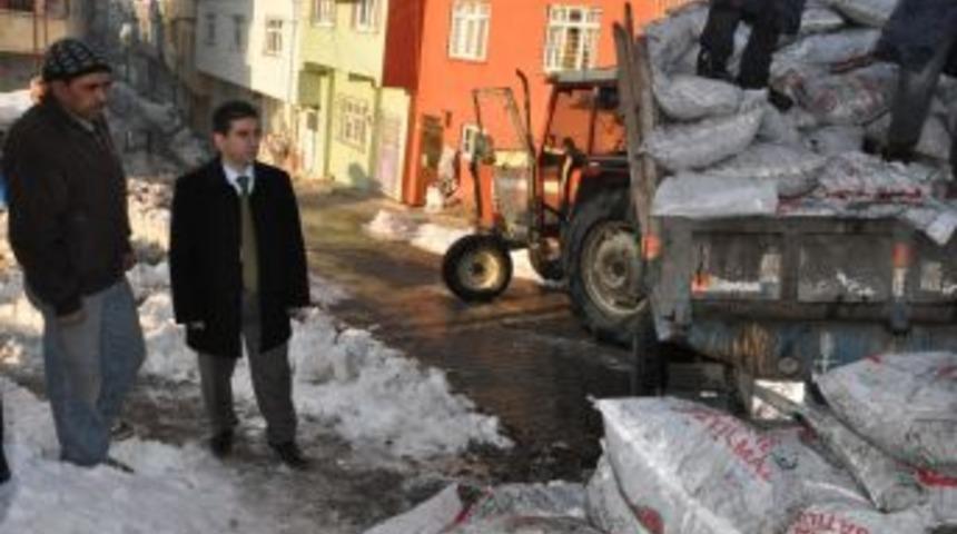 SDYV, Siirt'te K&ouml;m&uuml;r Yardımlarına Devam Ediyor