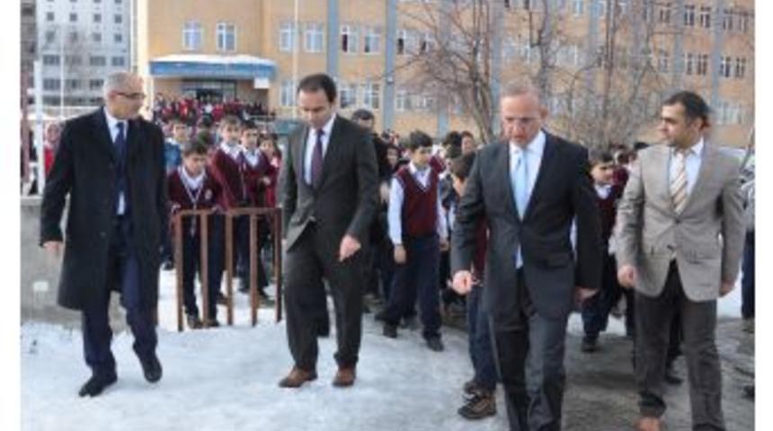 Vali Yurdakul&rsquo;dan Tatvan&rsquo;da Okul Ziyaretleri