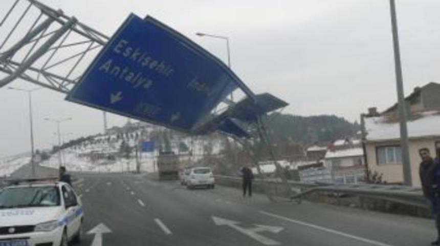 Bir Anlık Dalgınlık Trafiği Fel&ccedil; Etti