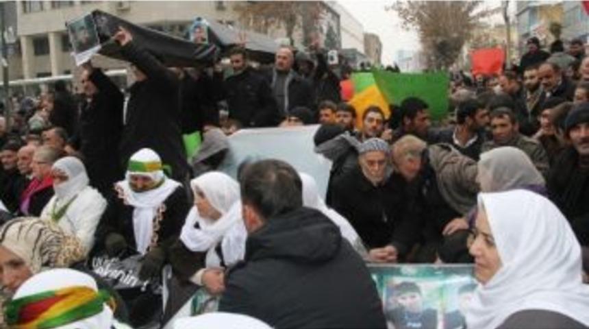 Bdp, 34 Tabutla Y&uuml;r&uuml;y&uuml;ş D&uuml;zenledi