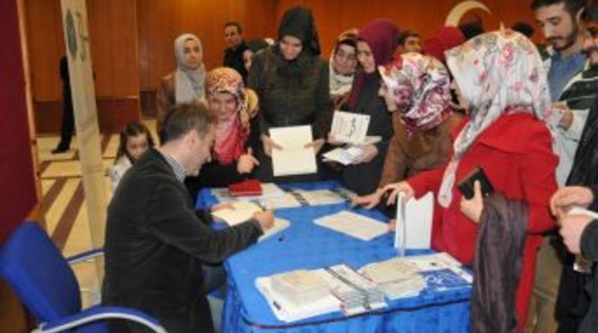 Gazeteci Akyol: B&uuml;t&uuml;n D&uuml;nyada &Ouml;zg&uuml;rl&uuml;k Eksikliği Var