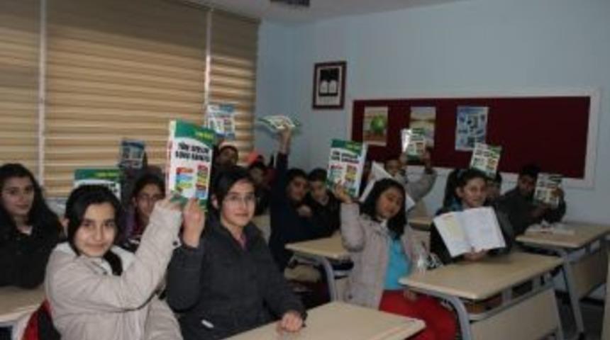 Yerk&ouml;y&rsquo;de &Ouml;ğrencilere Yardımcı Kaynak Kitap Dağıtıldı