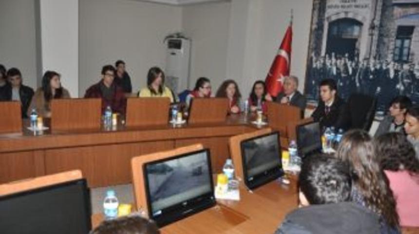 Başkan Yenihan, &Ouml;ğrencileri Sevindirdi