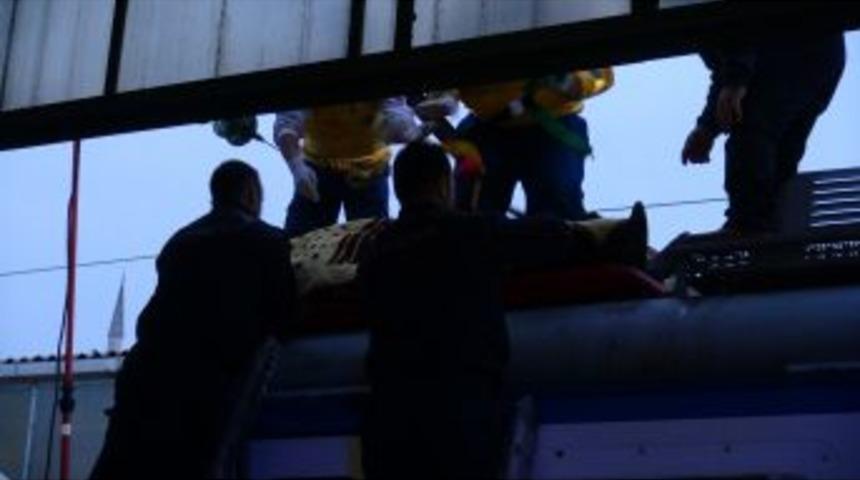 Fotoğraf Için Vagona Çıkan Alman Turistleri Elektrik Çarptı