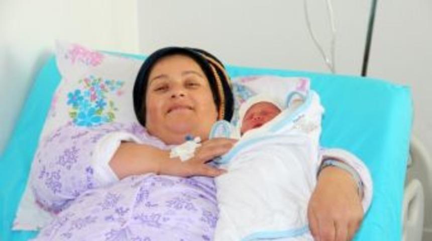 Bolu&rsquo;da 140 Kiloluk Kadın Anne Oldu