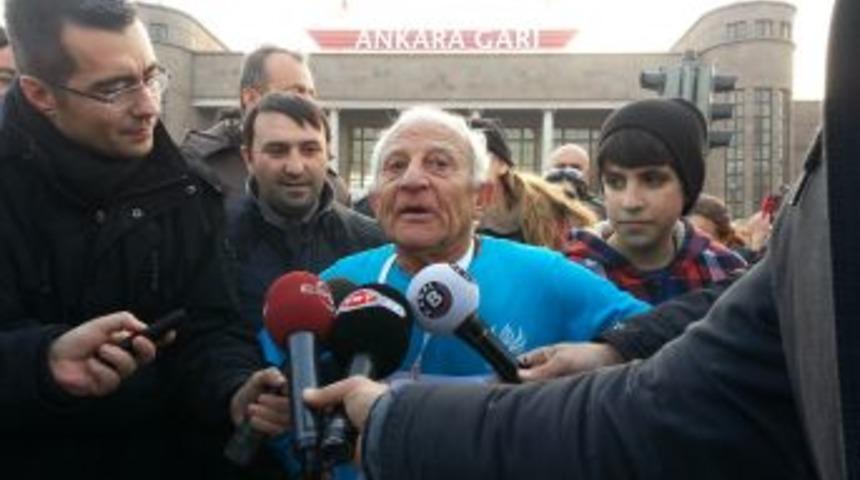 Atat&uuml;rk&rsquo;&uuml; G&ouml;rm&uuml;ş 86&rsquo;lık Dede Atat&uuml;rk I&ccedil;in 10 Kilometre Koştu