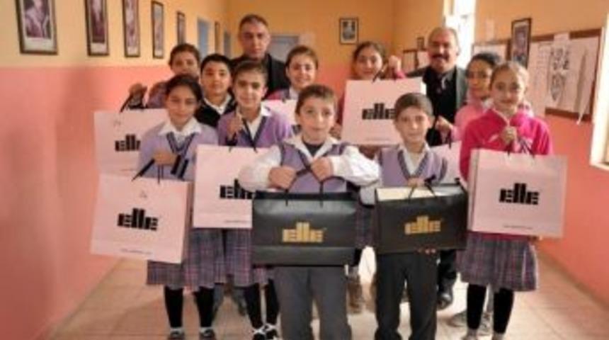 Boyundere Ortaokulu &Ouml;ğrencilerine Ayakkabı Dağıtıldı