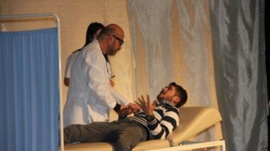 &ldquo;&ccedil;ok Mu Abarttık 2&rdquo; Yine Sahnelendi