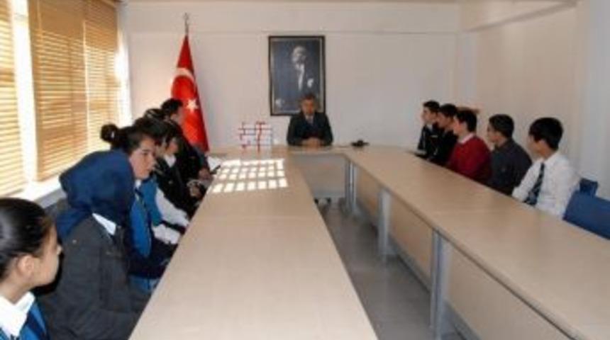 Başarılı &Ouml;ğrencilere Tablet Hediye Edildi