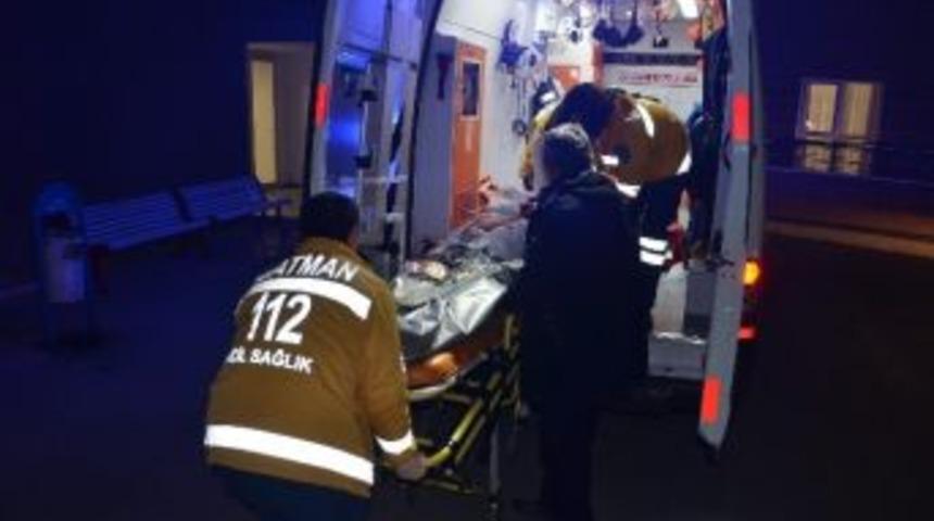 Ev Arkadaşını Bıçakla Başından Yaraladı