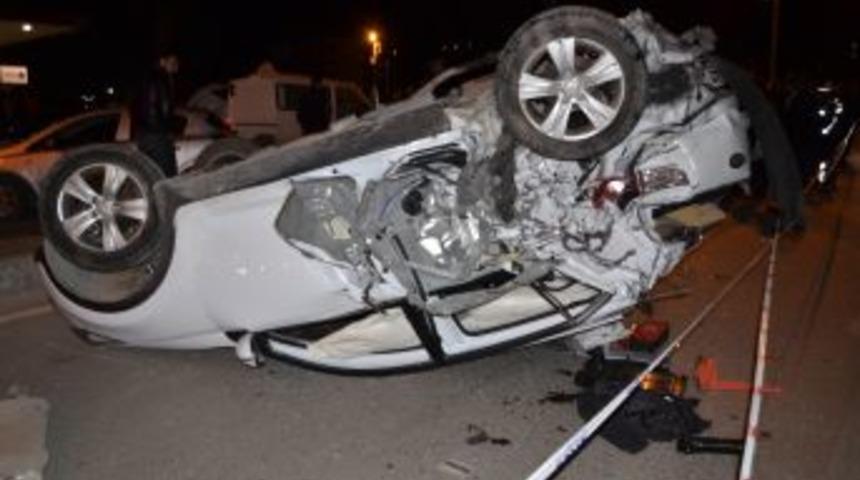 Kamyonetin Freni Patladı: 1 &Ouml;l&uuml;, 15 Yaralı