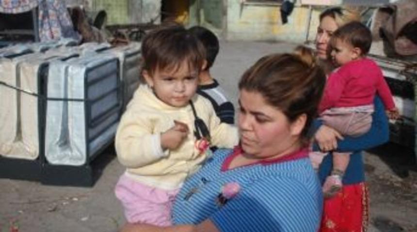 Evi Yanan 11 Kişilik Aileye Kızılay&rsquo;dan Yardım