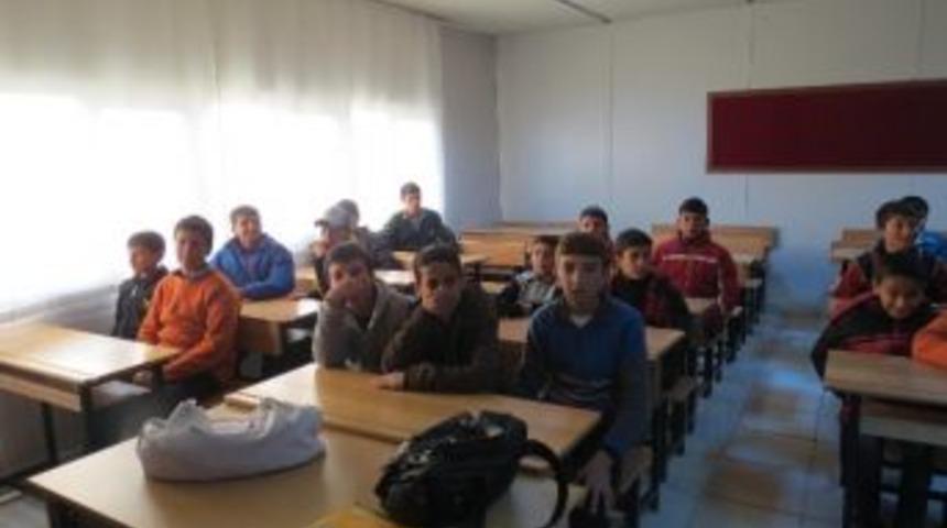 Suriyeli M&uuml;ltecilerin Yarısı Eğitim G&ouml;r&uuml;yor