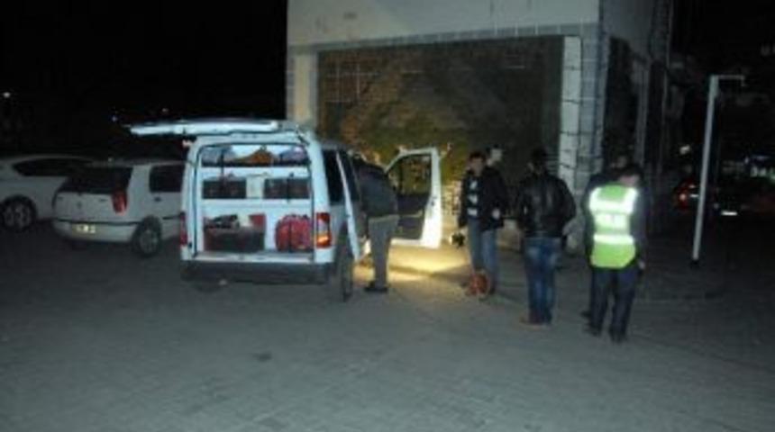 Kız Kavgası Kanlı Bitti: 4 Yaralı