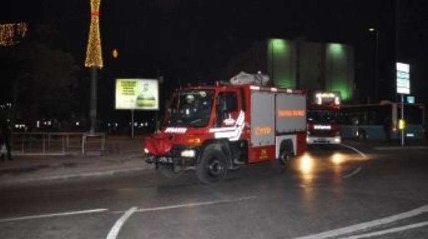 Taksim&rsquo;deki Eylem Sırasında Bir İş Hanında Yangın &Ccedil;ıktı