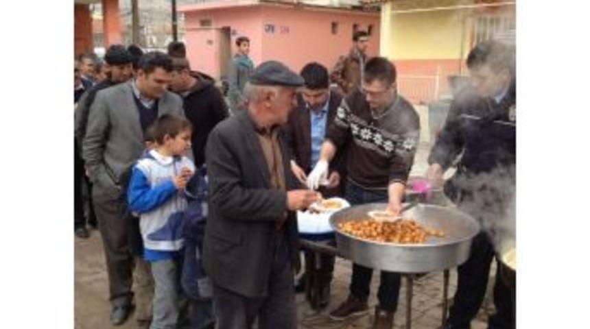 Şehit Emniyet Amiri İ&ccedil;in Pazarlar&rsquo;da Lokma Dağıtıldı