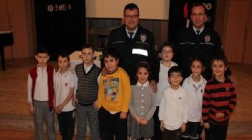 &Ouml;ğrenciler &ldquo;s&uuml;r&uuml;c&uuml; Ve Yaya&rdquo; Hakkında Bilgilendiriliyor