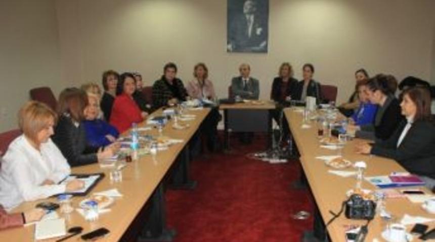 Kadınlar, Hakları İ&ccedil;in Bir &Ccedil;atı Altında Toplanıyor