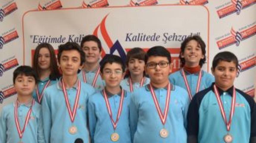 Şehzade Mehmet &Ouml;ğrencileri Matematikte Dokuz Madalya Kazandı