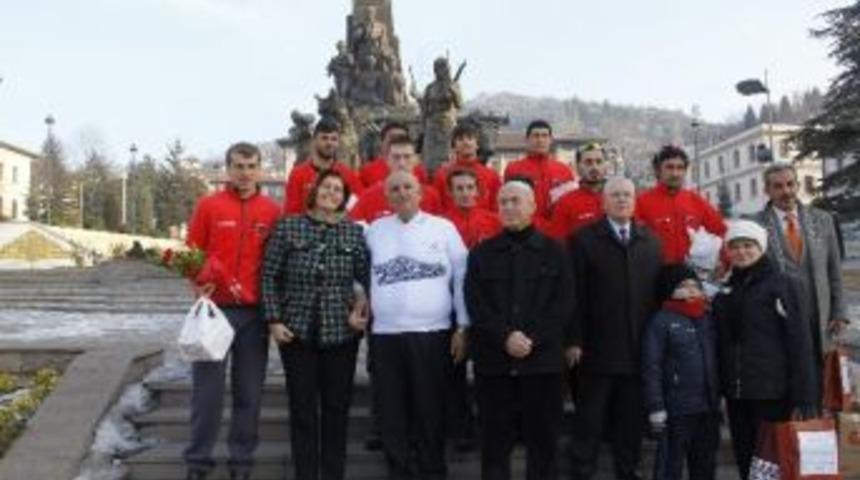 Bisiklet&ccedil;ilere, Kastamonu&rsquo;dan Sarımsak Ve &Ccedil;ekme Helva Hediyesi