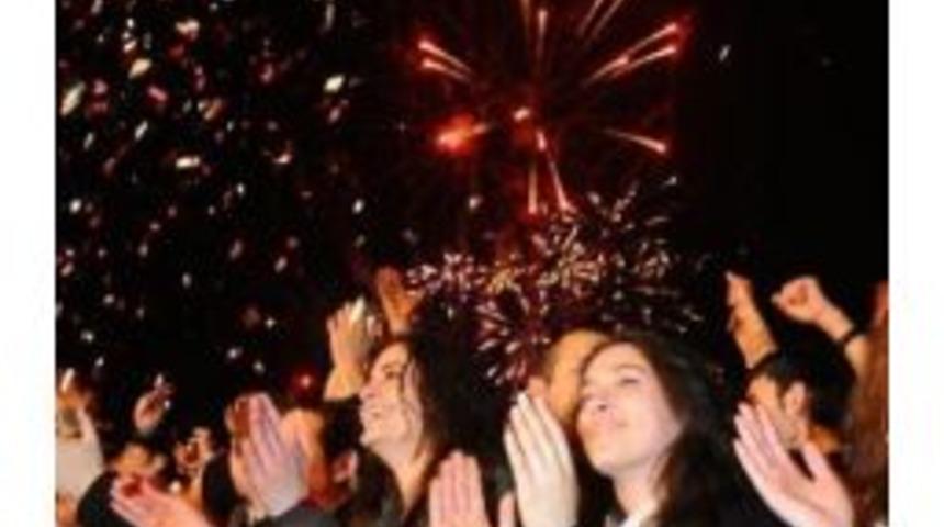 İzmir Yeni Yıla Teoman&rsquo;la Girecek