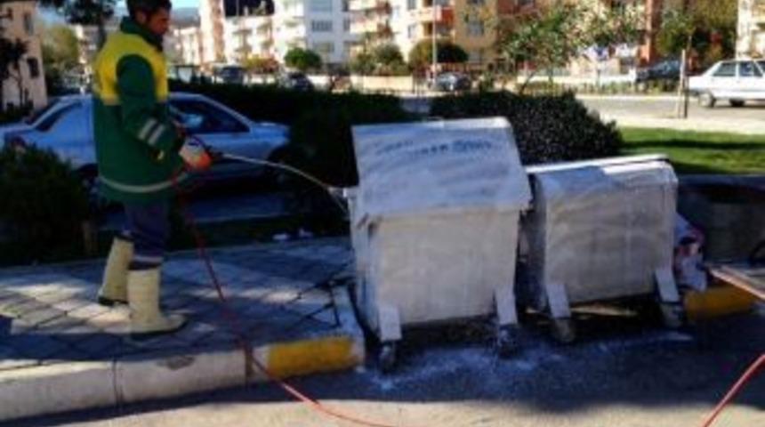 S&ouml;ke&rsquo;de &Ccedil;&ouml;p Konteynırları Yıkanıyor