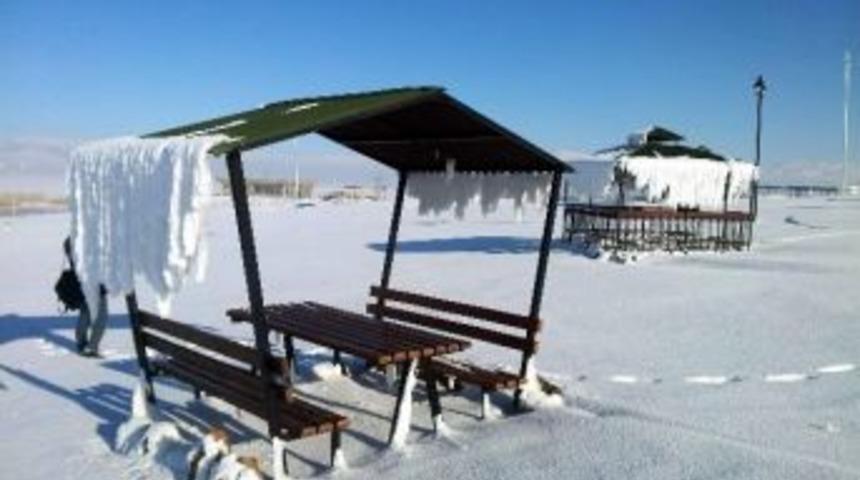 Van&rsquo;da Sibirya Soğukları H&uuml;k&uuml;m S&uuml;r&uuml;yor