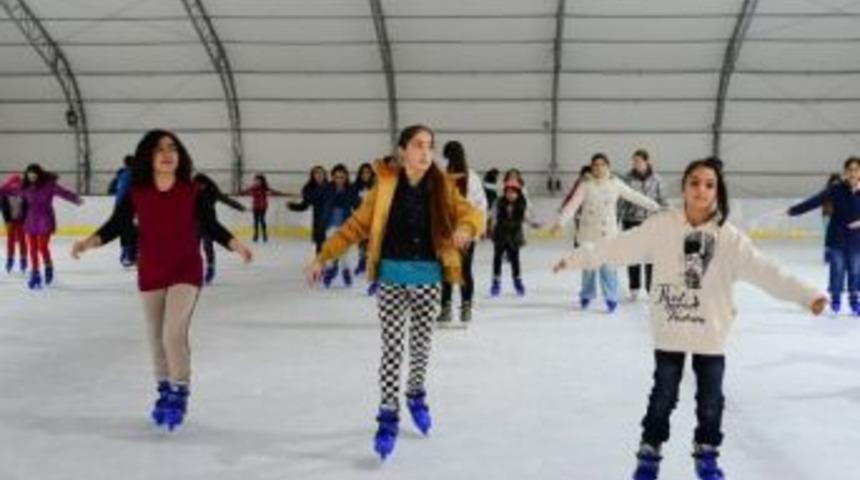 Buzda Adeta Dans Ettiler