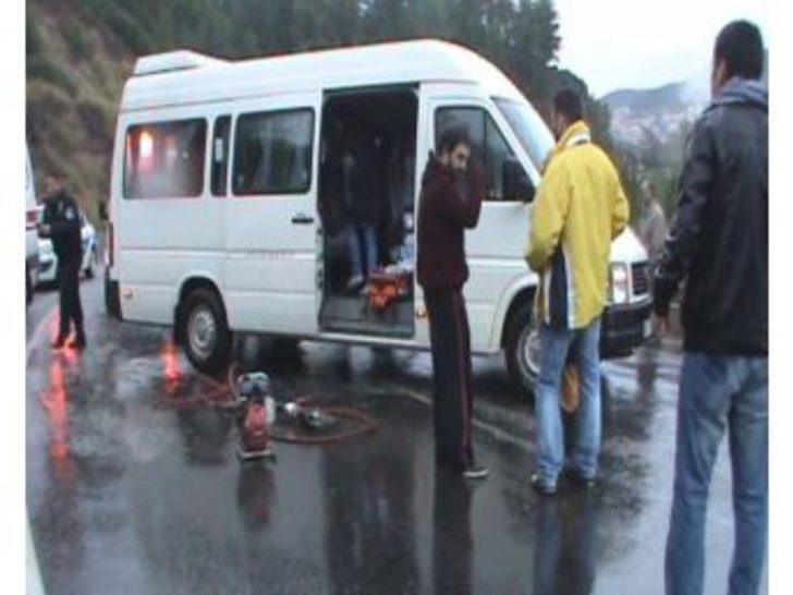 Marmaris’te Tiyatrocuları Taşıyan Minibüs Kaza Yaptı: 1'i Ağır 8 Yaralı