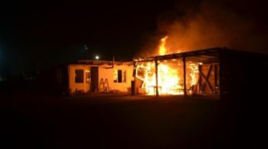 &Ccedil;orlu'da Depo Yangını