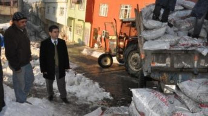Siirt'te K&ouml;m&uuml;r Yardımı Devam Ediyor